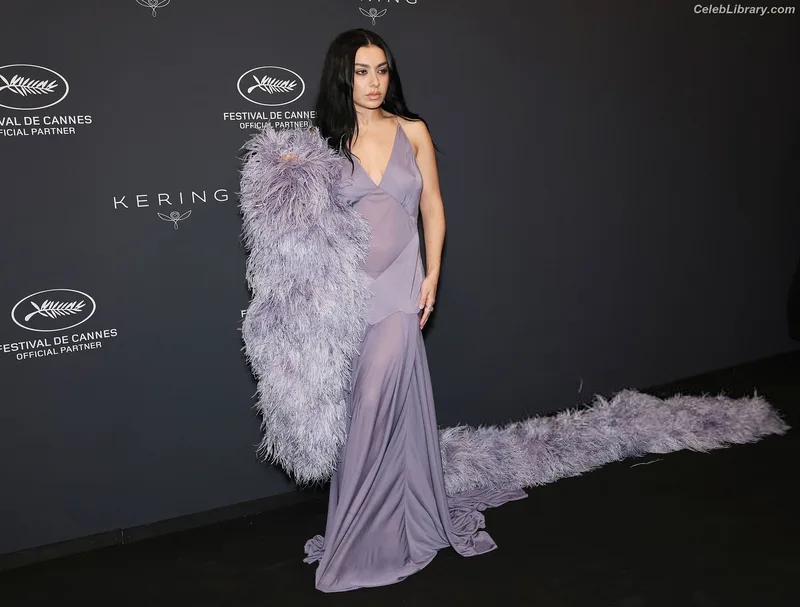 Charli XCX photo 5 of 2701