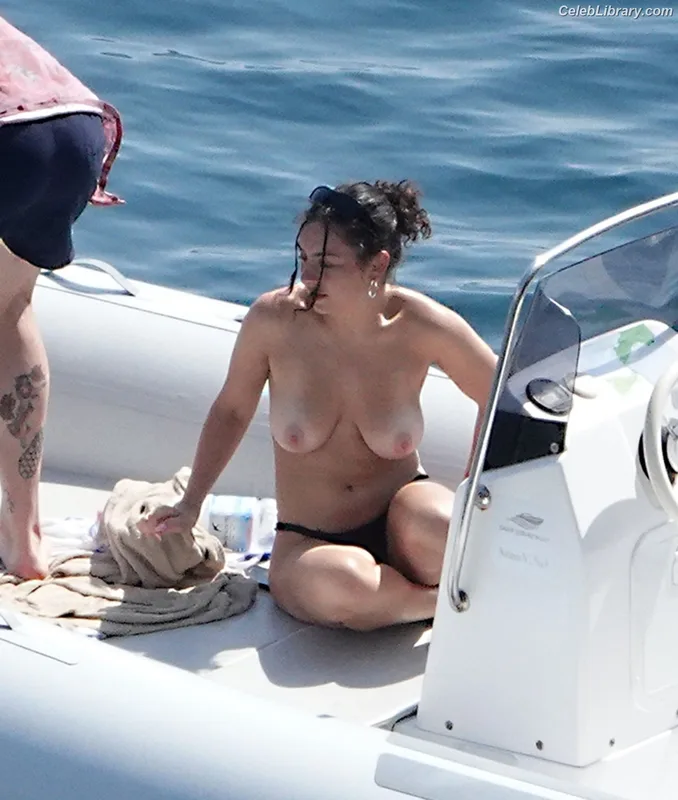 Charli XCX photo 1 of 2701