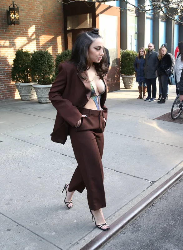 Charli XCX photo 20 of 2701