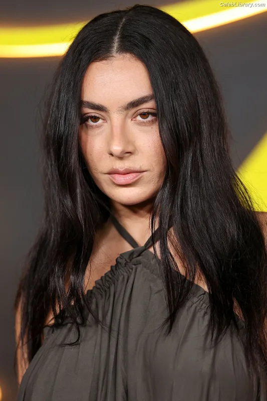 Charli XCX photo 22 of 2701