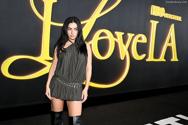 Charli XCX photo 4 of 2701
