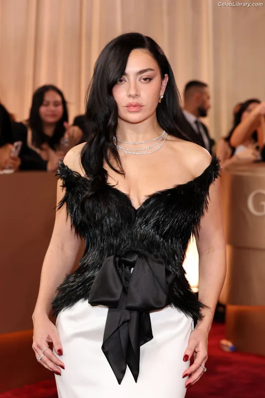 Charli XCX photo 3 of 2701