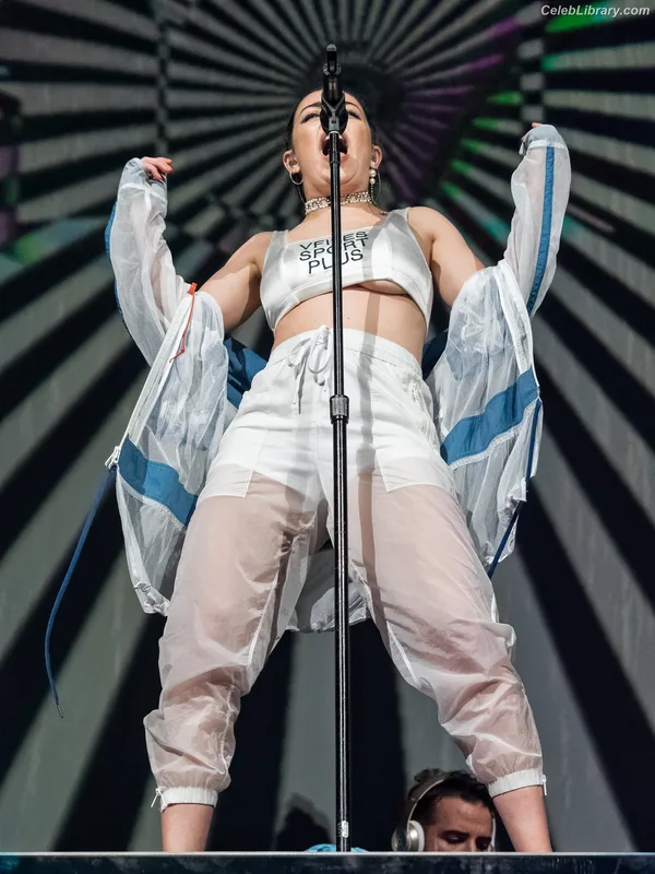Charli XCX photo 10 of 2701
