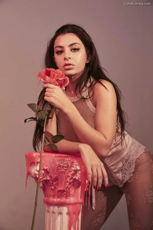 Charli XCX photo 16 of 2701