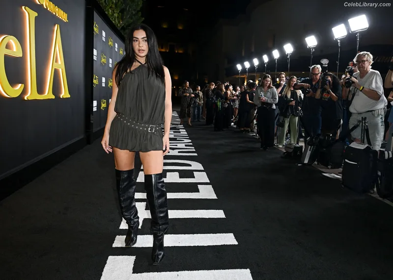 Charli XCX photo 22 of 2701