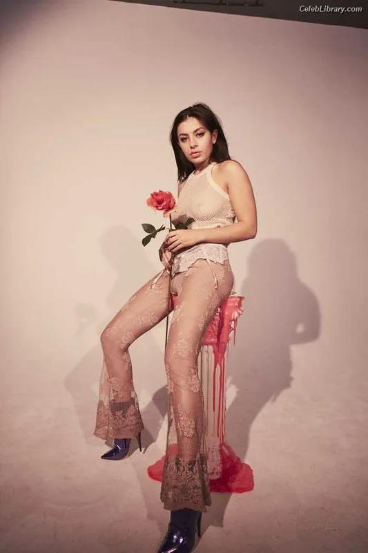 Charli XCX photo 24 of 2701