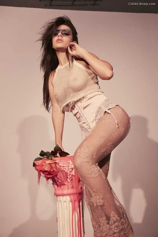 Charli XCX photo 1 of 2701