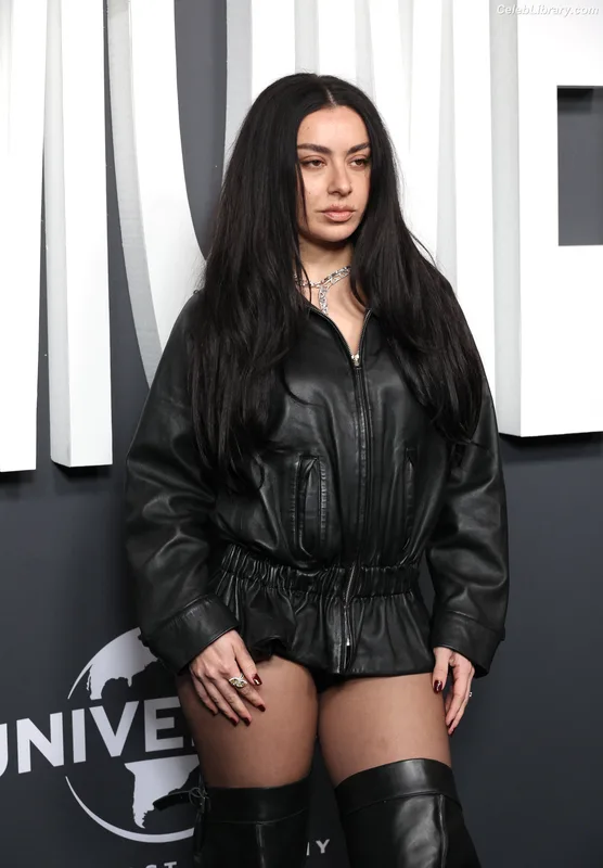 Charli XCX photo 5 of 2701