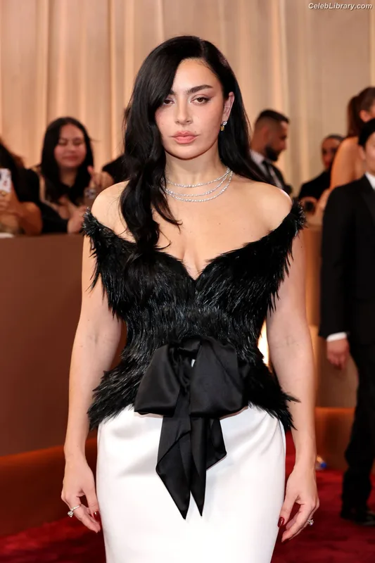 Charli XCX photo 11 of 2701