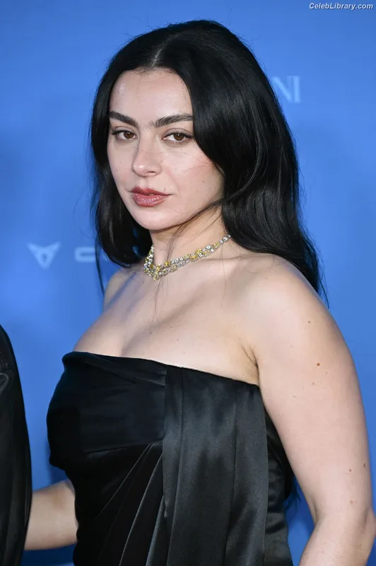 Charli XCX photo 15 of 2701