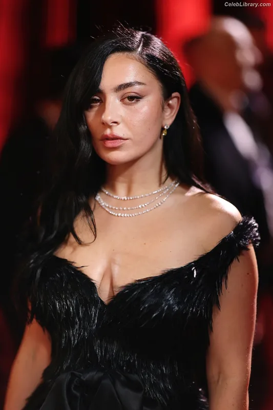 Charli XCX photo 17 of 2701