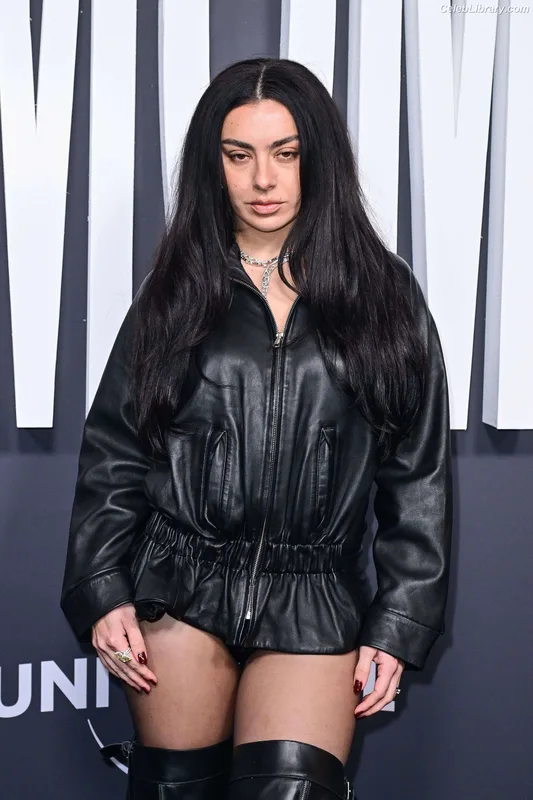 Charli XCX photo 18 of 2701