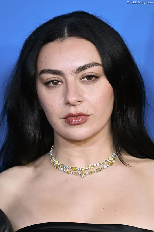 Charli XCX photo 21 of 2701