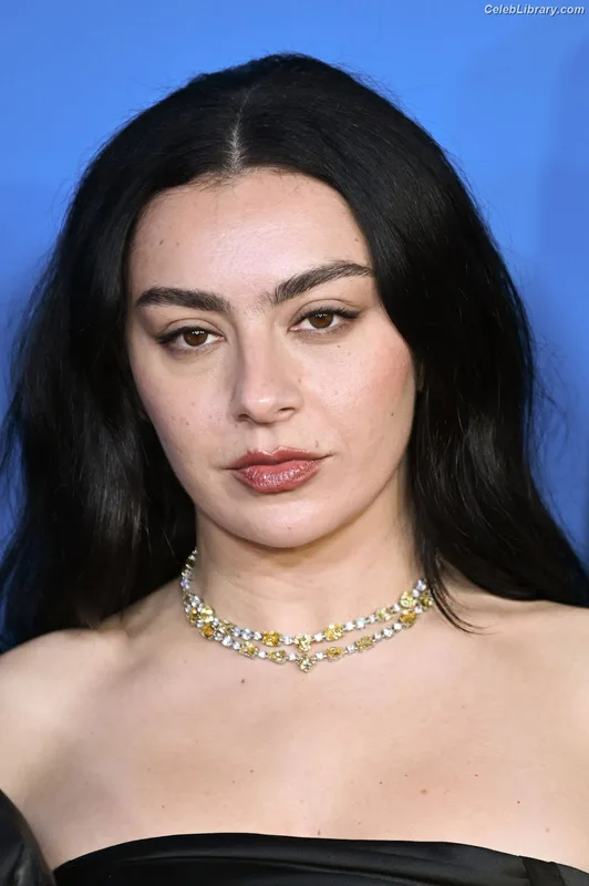 Charli XCX photo 23 of 2701