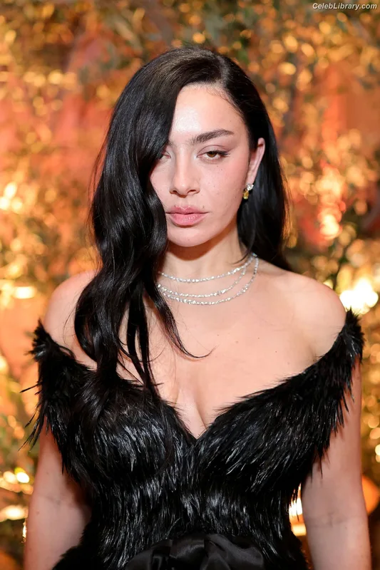 Charli XCX photo 3 of 2701