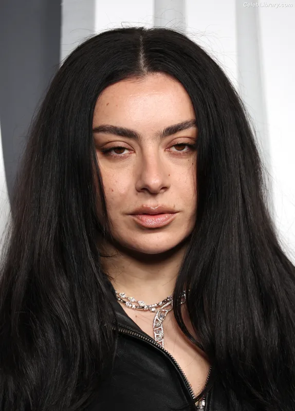 Charli XCX photo 7 of 2701