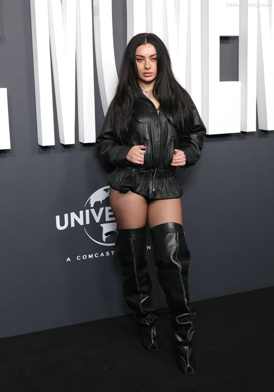 Charli XCX photo 9 of 2701