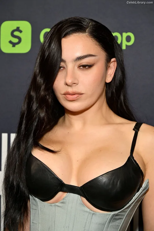 Charli XCX photo 10 of 2701