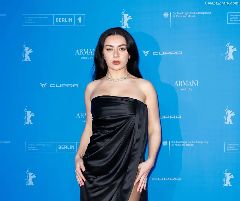 Charli XCX photo 21 of 2701