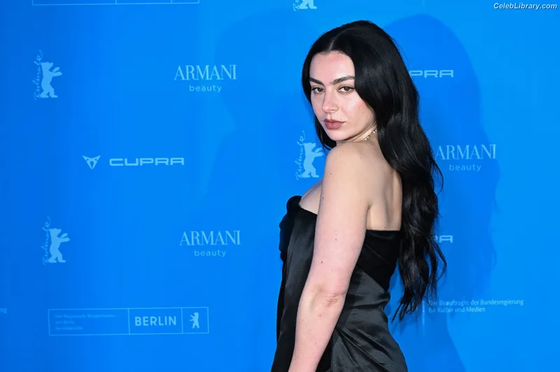 Charli XCX photo 4 of 2701