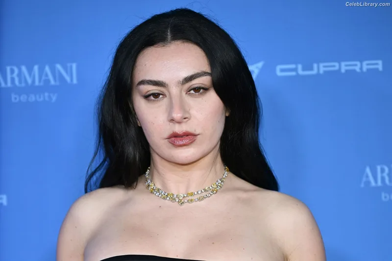 Charli XCX photo 5 of 2701
