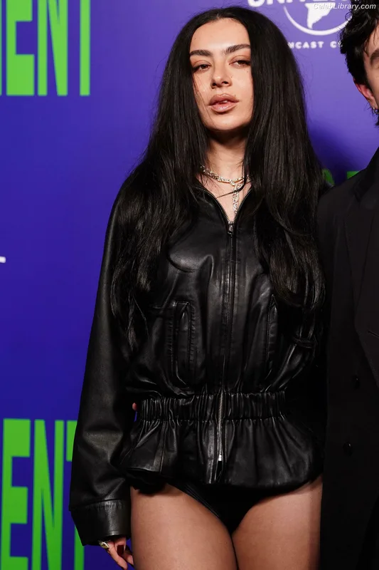 Charli XCX photo 20 of 2701