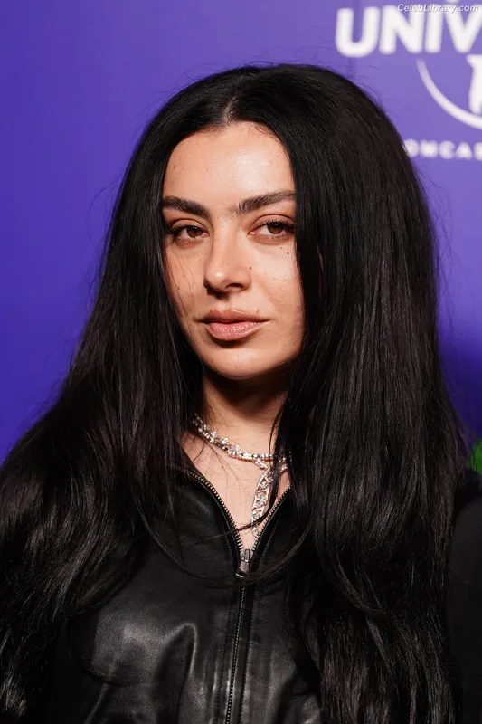 Charli XCX photo 3 of 2701