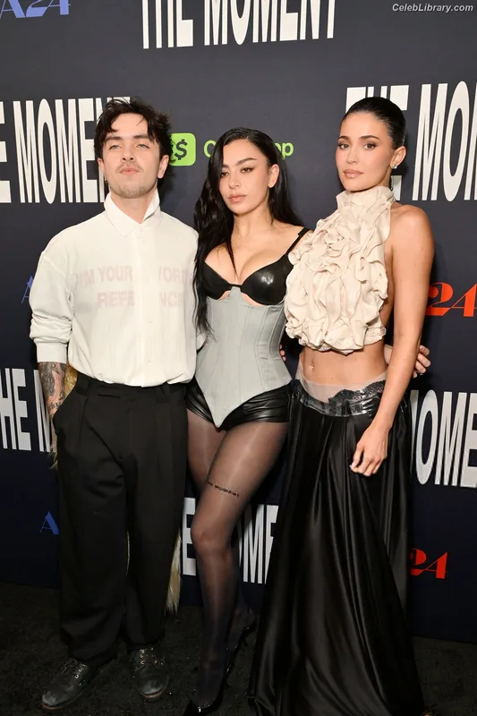 Charli XCX photo 5 of 2701