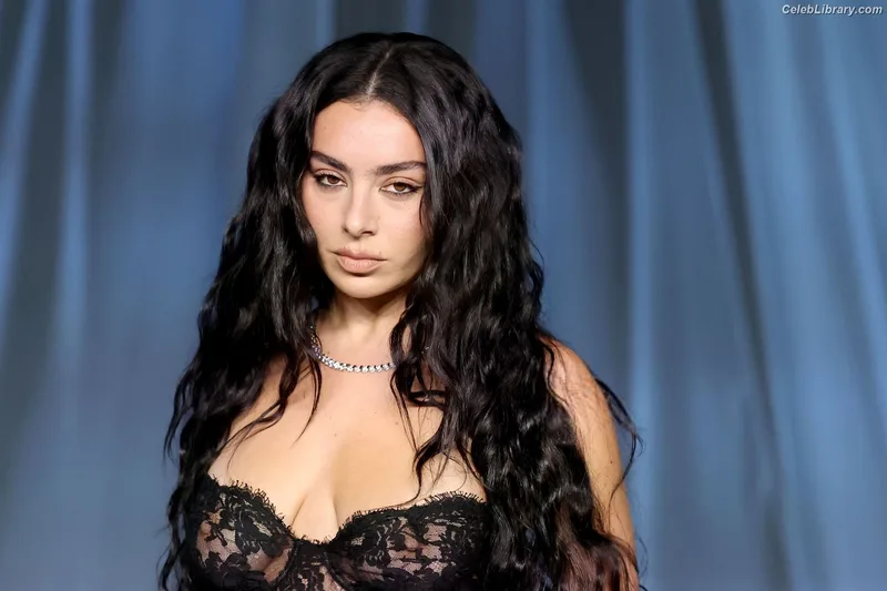 Charli XCX photo 12 of 2701