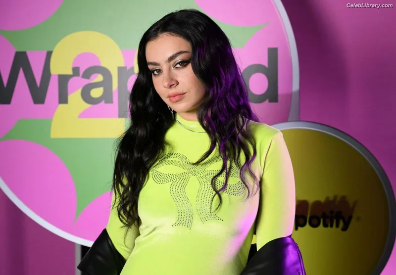 Charli XCX photo 17 of 2701