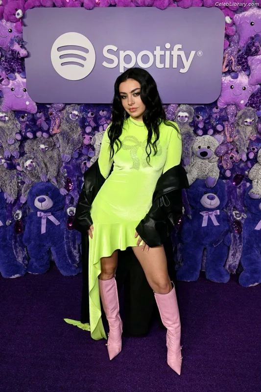 Charli XCX photo 19 of 2701