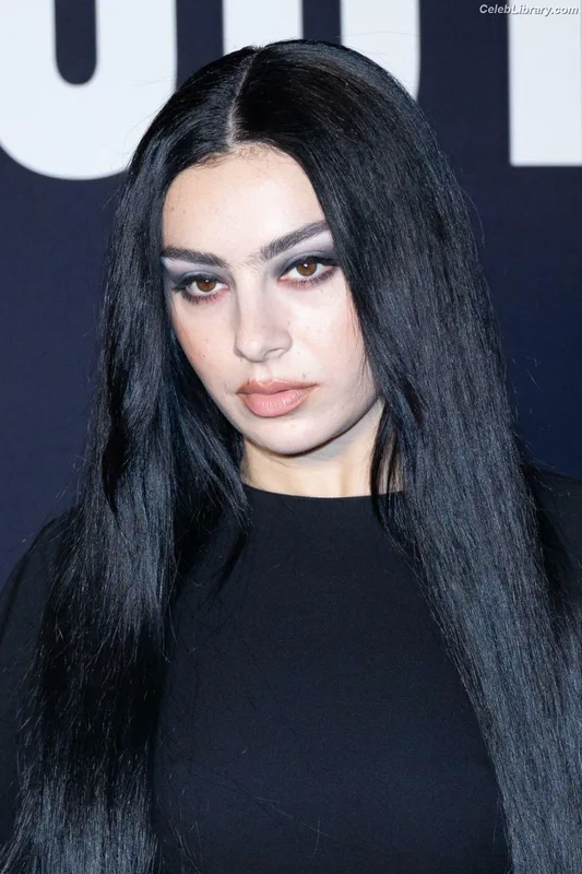 Charli XCX photo 16 of 2701
