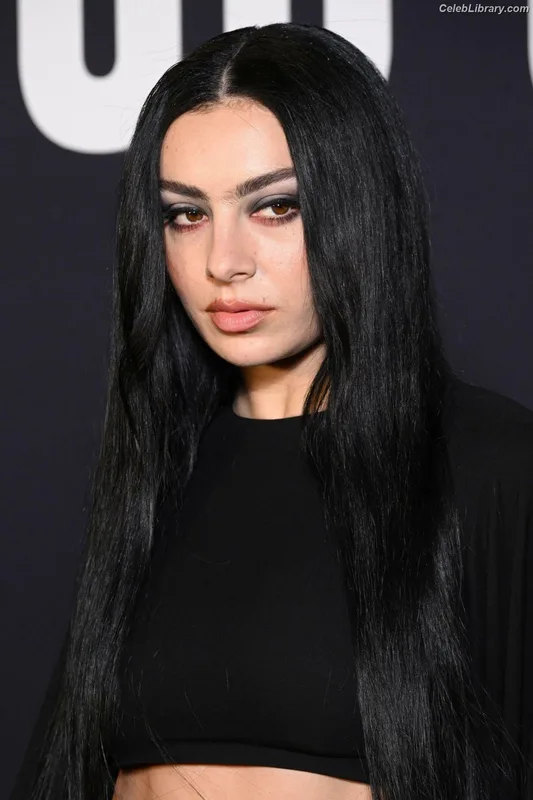 Charli XCX photo 17 of 2701