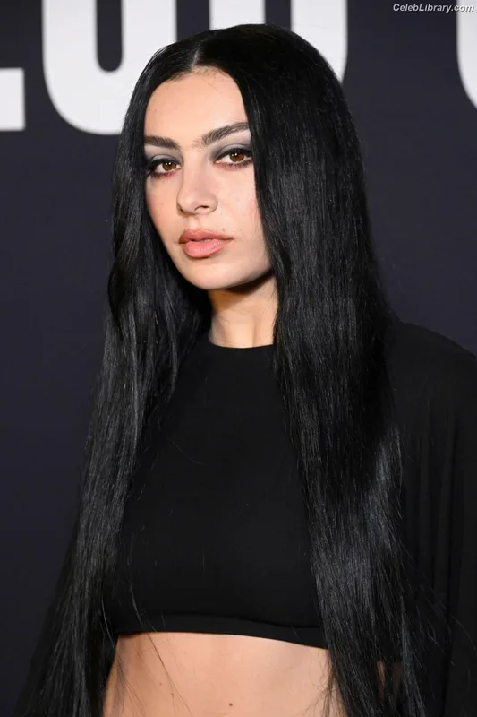 Charli XCX photo 19 of 2701