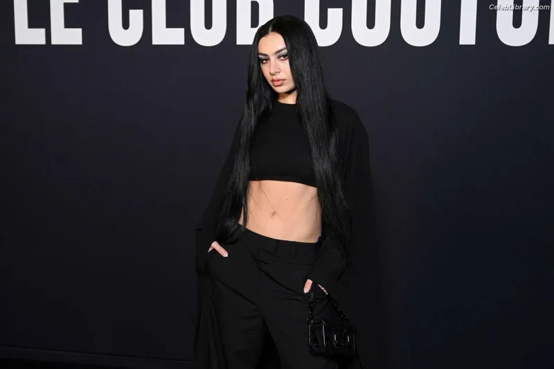 Charli XCX photo 21 of 2701