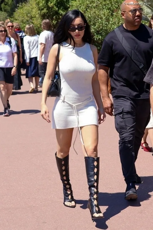 Charli XCX photo 3 of 2701