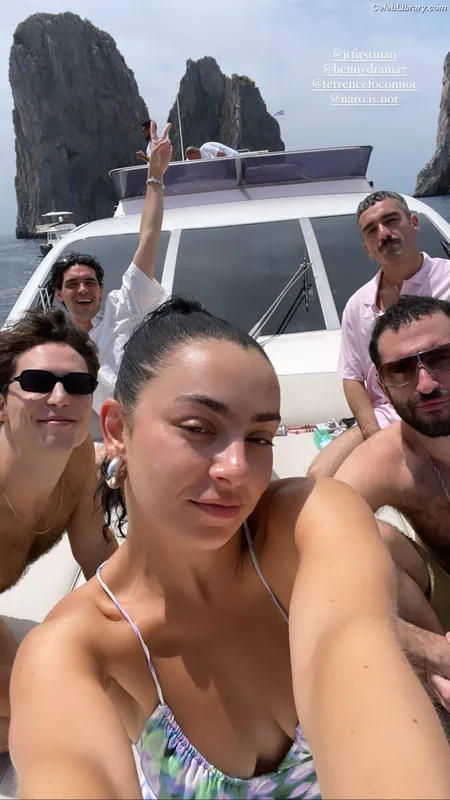 Charli XCX photo 4 of 2701