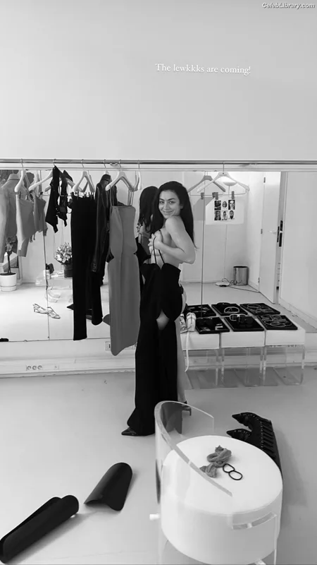 Charli XCX photo 7 of 2701