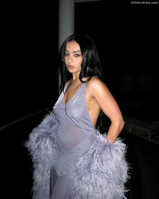 Charli XCX photo 11 of 2701