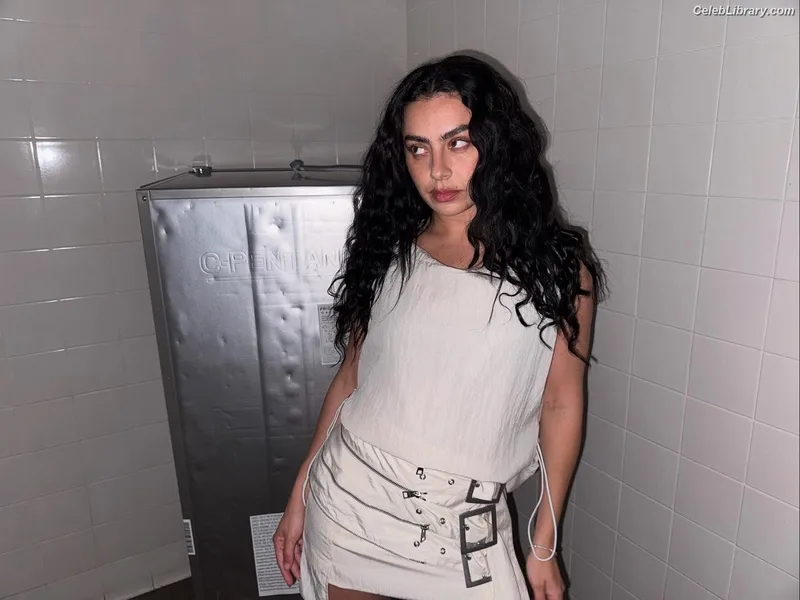 Charli XCX photo 16 of 2701