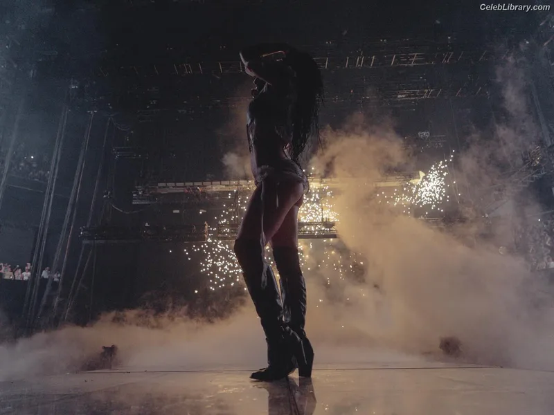 Charli XCX photo 19 of 2701