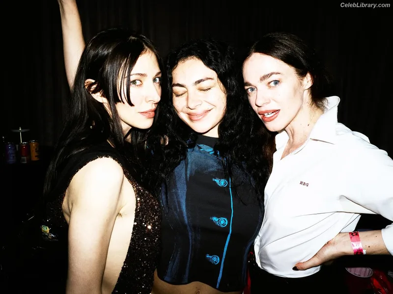 Charli XCX photo 24 of 2701