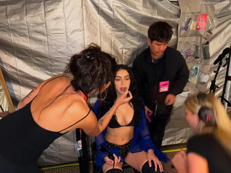 Charli XCX photo 2 of 2701