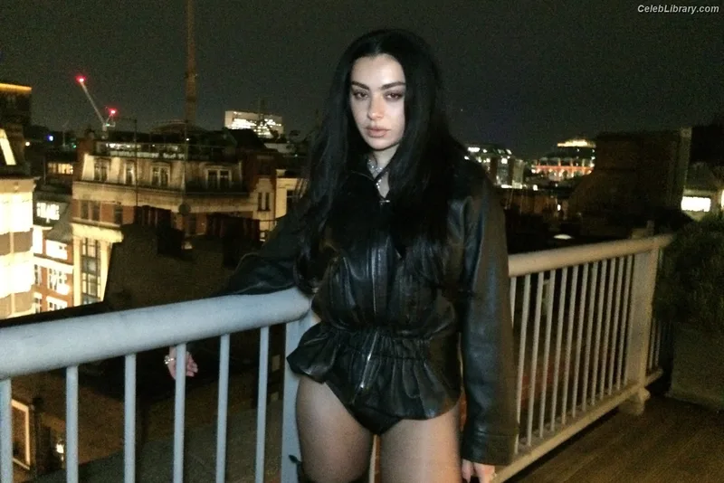 Charli XCX photo 4 of 2701