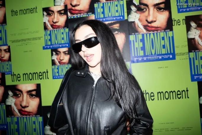 Charli XCX photo 5 of 2701