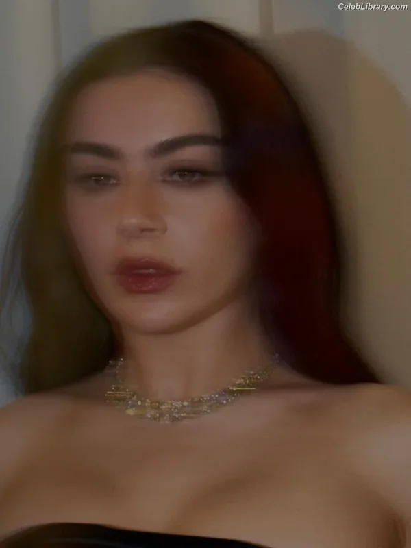 Charli XCX photo 8 of 2701