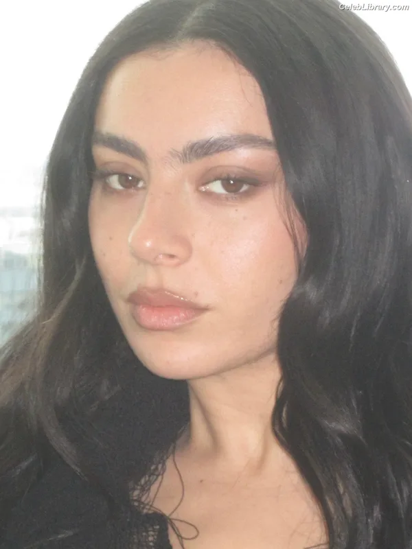 Charli XCX photo 9 of 2701