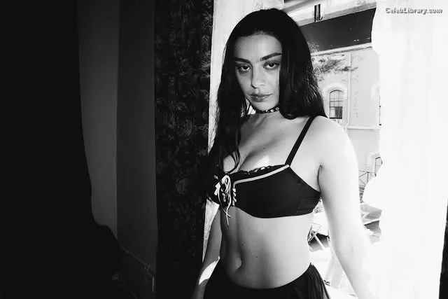 Charli XCX photo 15 of 2701