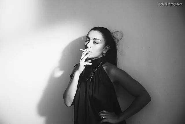 Charli XCX photo 23 of 2701