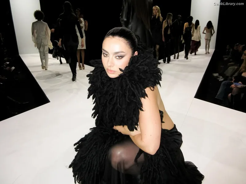 Charli XCX photo 5 of 2701